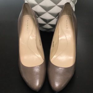 Tahari taupe leather heels
